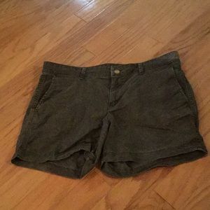 Green gap girlfriend shorts, 5 in.